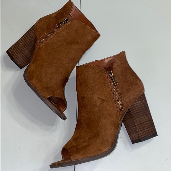 Carlos Santana Shoes - BY Carlos Santana Jade2 open toe booties ⭐️EUC⭐️